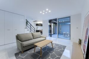 庭を囲んで暮らす、ホテルライクな住まい